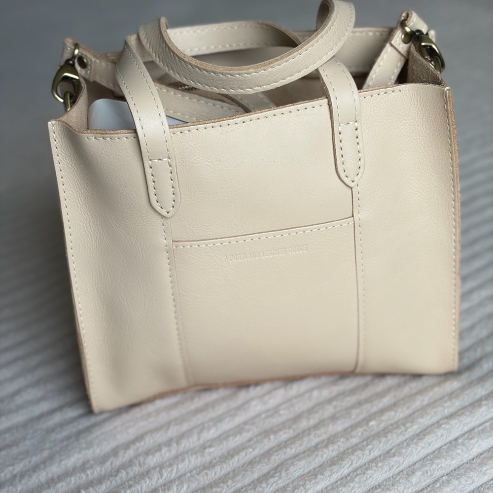 ⚪️ Moonflower Lola Crossbody Tote - Portland Leather